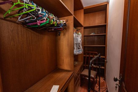 Casa à venda com 379m², 4 quartos e 8 vagasCloset da suíte 3