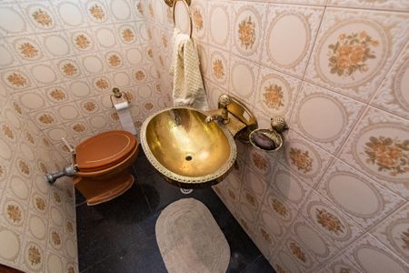 Casa à venda com 379m², 4 quartos e 8 vagasLavabo