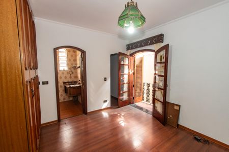 Casa à venda com 379m², 4 quartos e 8 vagasSuíte 2