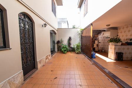 Casa à venda com 379m², 4 quartos e 8 vagasQuintal