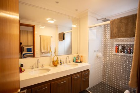 Apartamento à venda com 162m², 3 quartos e 3 vagasBanheiro da Suíte 1