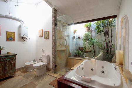 Apartamento à venda com 292m², 4 quartos e 2 vagasBanheiro Quarto 4 suíte máster