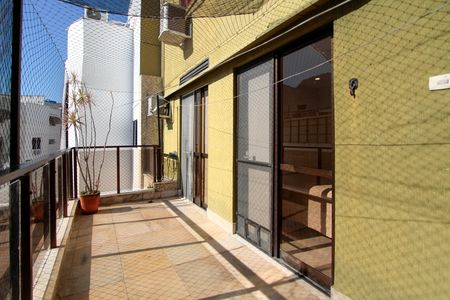 Apartamento à venda com 292m², 4 quartos e 2 vagasVaranda dos quartos 3 e 4