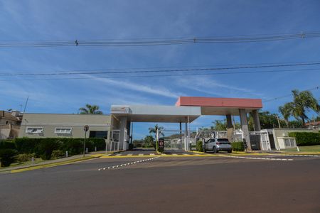 Casa de condomínio para alugar com 108m², 3 quartos e 2 vagas Casa de condomínio para alugar com 108m², 3 quartos e 2 vagasFachada e portaria