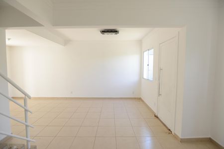 Casa de condomínio para alugar com 108m², 3 quartos e 2 vagas Casa de condomínio para alugar com 108m², 3 quartos e 2 vagasSala
