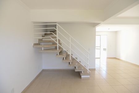 Casa de condomínio para alugar com 108m², 3 quartos e 2 vagas Casa de condomínio para alugar com 108m², 3 quartos e 2 vagasSala