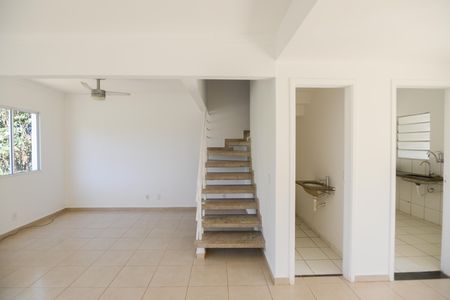 Casa de condomínio para alugar com 108m², 3 quartos e 2 vagas Casa de condomínio para alugar com 108m², 3 quartos e 2 vagasSala