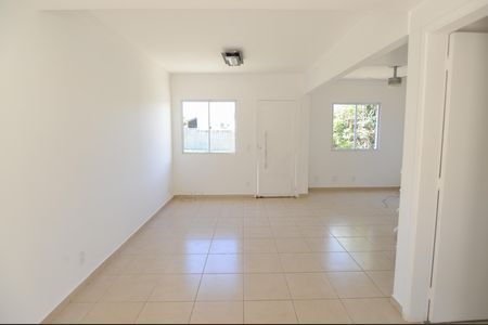 Casa de condomínio para alugar com 108m², 3 quartos e 2 vagas Casa de condomínio para alugar com 108m², 3 quartos e 2 vagasSala
