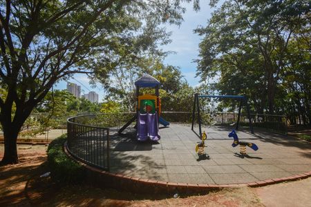Casa de condomínio para alugar com 108m², 3 quartos e 2 vagas Casa de condomínio para alugar com 108m², 3 quartos e 2 vagasÁrea comum - Playground