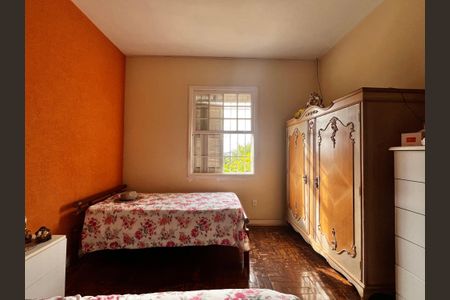 Casa à venda com 295m², 4 quartos e 3 vagas Casa à venda com 295m², 4 quartos e 3 vagasQuarto 1