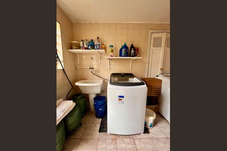 Casa à venda com 295m², 4 quartos e 3 vagas Casa à venda com 295m², 4 quartos e 3 vagasÁrea de Serviço