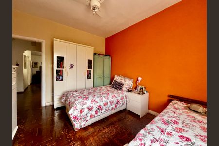 Casa à venda com 295m², 4 quartos e 3 vagas Casa à venda com 295m², 4 quartos e 3 vagasQuarto 1