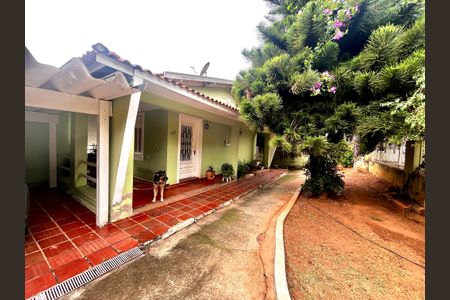 Casa à venda com 295m², 4 quartos e 3 vagas Casa à venda com 295m², 4 quartos e 3 vagasFachada Casa