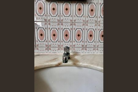 Casa à venda com 295m², 4 quartos e 3 vagas Casa à venda com 295m², 4 quartos e 3 vagasBanheiro 2