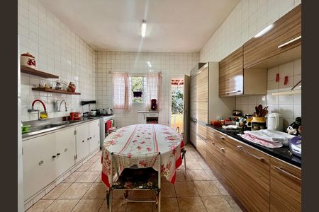 Casa à venda com 295m², 4 quartos e 3 vagas Casa à venda com 295m², 4 quartos e 3 vagasCozinha