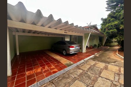Casa à venda com 295m², 4 quartos e 3 vagas Casa à venda com 295m², 4 quartos e 3 vagasGaragem