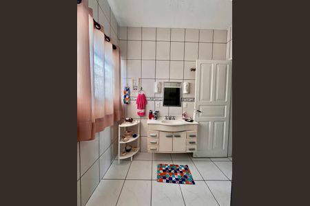 Casa à venda com 295m², 4 quartos e 3 vagas Casa à venda com 295m², 4 quartos e 3 vagasBanheiro 1