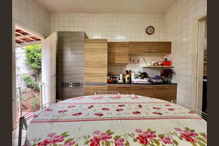 Casa à venda com 295m², 4 quartos e 3 vagas Casa à venda com 295m², 4 quartos e 3 vagasCozinha