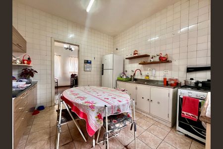 Casa à venda com 295m², 4 quartos e 3 vagas Casa à venda com 295m², 4 quartos e 3 vagasCozinha