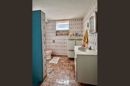 Casa à venda com 295m², 4 quartos e 3 vagas Casa à venda com 295m², 4 quartos e 3 vagasBanheiro 2