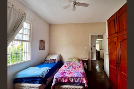 Casa à venda com 295m², 4 quartos e 3 vagas Casa à venda com 295m², 4 quartos e 3 vagasQuarto 2