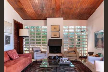 Casa à venda com 250m², 3 quartos e 4 vagas