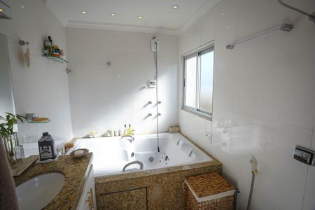 Apartamento à venda com 200m², 4 quartos e 1 vaga Apartamento à venda com 200m², 4 quartos e 1 vagaBanheiro do Quarto 5