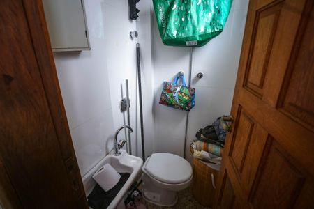 Apartamento à venda com 200m², 4 quartos e 1 vaga Apartamento à venda com 200m², 4 quartos e 1 vagaBanheiro de Serviço