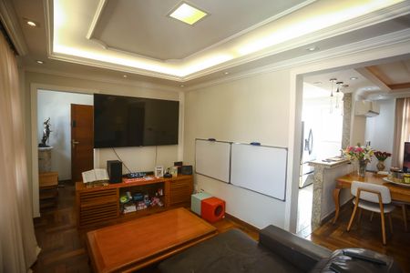 Apartamento à venda com 200m², 4 quartos e 1 vaga Apartamento à venda com 200m², 4 quartos e 1 vagaSala