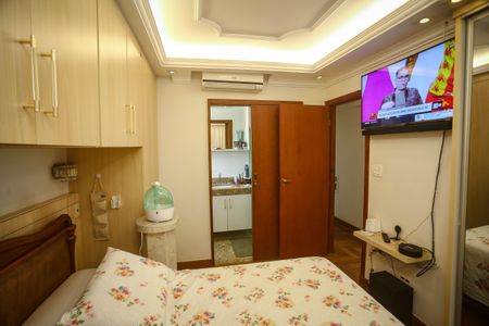 Apartamento à venda com 200m², 4 quartos e 1 vaga Apartamento à venda com 200m², 4 quartos e 1 vagaQuarto 3