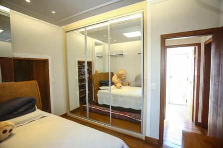 Apartamento à venda com 200m², 4 quartos e 1 vaga Apartamento à venda com 200m², 4 quartos e 1 vagaQuarto 5