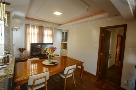 Apartamento à venda com 200m², 4 quartos e 1 vaga Apartamento à venda com 200m², 4 quartos e 1 vagaSala de Jantar