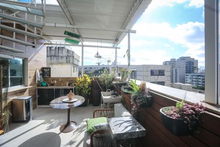 Apartamento à venda com 200m², 4 quartos e 1 vaga Apartamento à venda com 200m², 4 quartos e 1 vagaTerraço