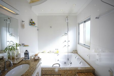 Apartamento à venda com 200m², 4 quartos e 1 vaga Apartamento à venda com 200m², 4 quartos e 1 vagaBanheiro do Quarto 5