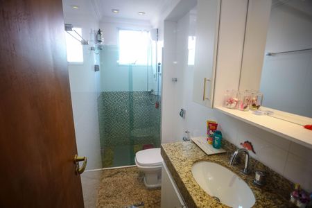 Apartamento à venda com 200m², 4 quartos e 1 vaga Apartamento à venda com 200m², 4 quartos e 1 vagaBanheiro 2