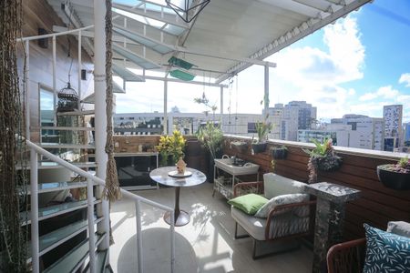 Apartamento à venda com 200m², 4 quartos e 1 vaga Apartamento à venda com 200m², 4 quartos e 1 vagaTerraço