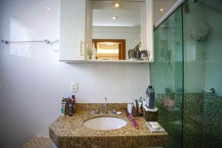 Apartamento à venda com 200m², 4 quartos e 1 vaga Apartamento à venda com 200m², 4 quartos e 1 vagaBanheiro