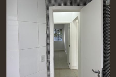 Casa à venda com 240m², 5 quartos e 2 vagas Casa à venda com 240m², 5 quartos e 2 vagasBanheiro 1