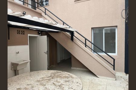 Casa à venda com 240m², 5 quartos e 2 vagas Casa à venda com 240m², 5 quartos e 2 vagasQuintal