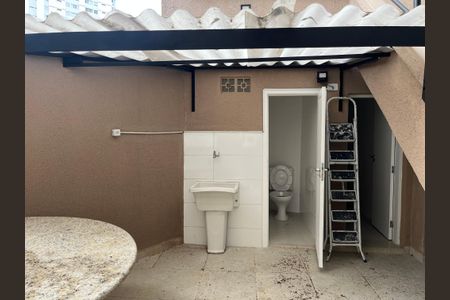 Casa à venda com 240m², 5 quartos e 2 vagas Casa à venda com 240m², 5 quartos e 2 vagasQuintal