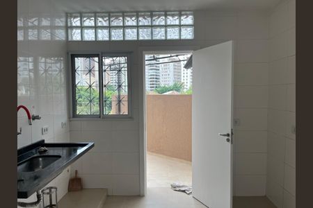 Casa à venda com 240m², 5 quartos e 2 vagas Casa à venda com 240m², 5 quartos e 2 vagasCozinha