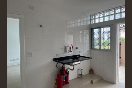 Casa à venda com 240m², 5 quartos e 2 vagas Casa à venda com 240m², 5 quartos e 2 vagasCozinha