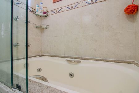 Apartamento à venda com 265m², 3 quartos e 3 vagasBanheiro da Suíte