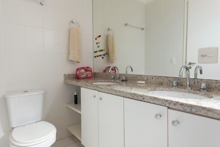 Apartamento à venda com 388m², 5 quartos e 3 vagasBanheiro da Suíte 3