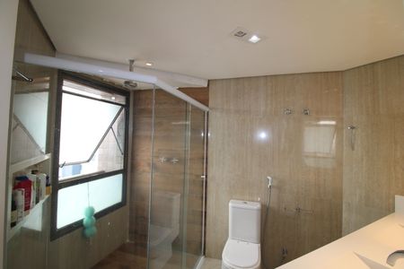 Apartamento à venda com 210m², 4 quartos e 3 vagasBanheiro da Suíte 1