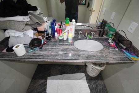 Apartamento à venda com 210m², 4 quartos e 3 vagasBanheiro da Suíte 2