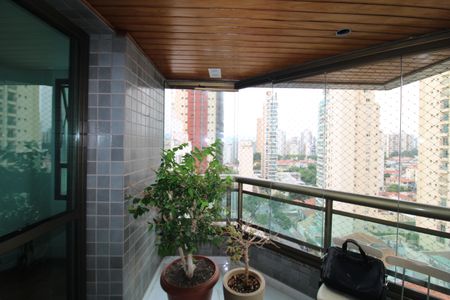 Apartamento à venda com 210m², 4 quartos e 3 vagasVaranda