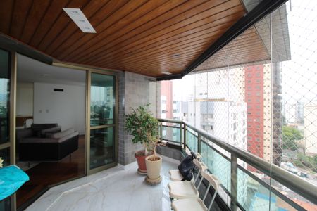 Apartamento à venda com 210m², 4 quartos e 3 vagasVaranda