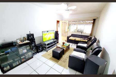 Casa à venda com 500m², 2 quartos e 2 vagasSala