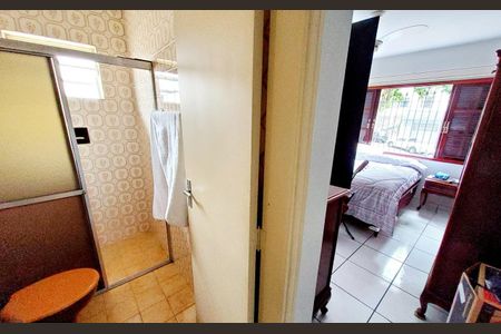 Casa à venda com 500m², 2 quartos e 2 vagasBanheiro 